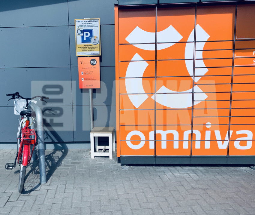 Velosipēds pie Omniva pakomāta