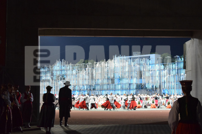 Deju svētku koncerts Daugavas stadionā