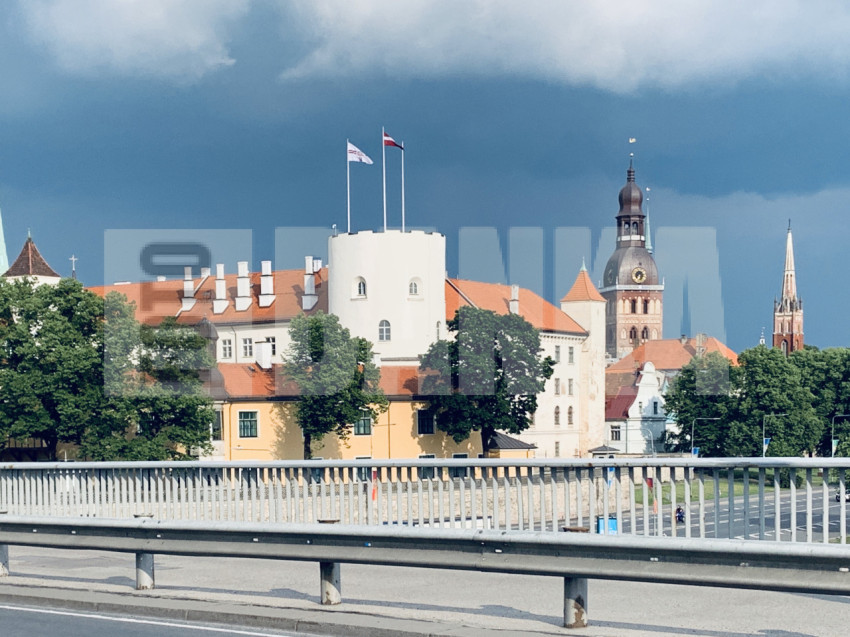 Prezidenta pils no Vanšu tilta